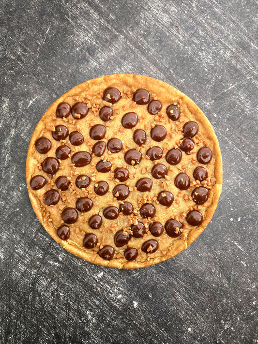 SALTED CARAMEL COOKIE-PIZZA (8 slices)