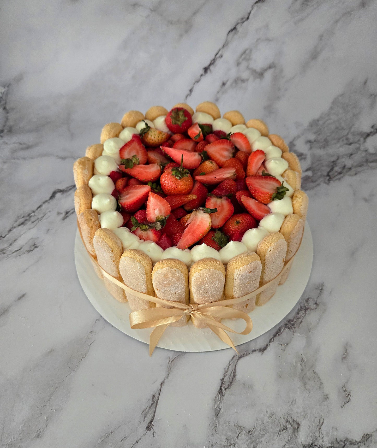 CHARLOTTE CAKE - STRAWBERRY (8 slices)