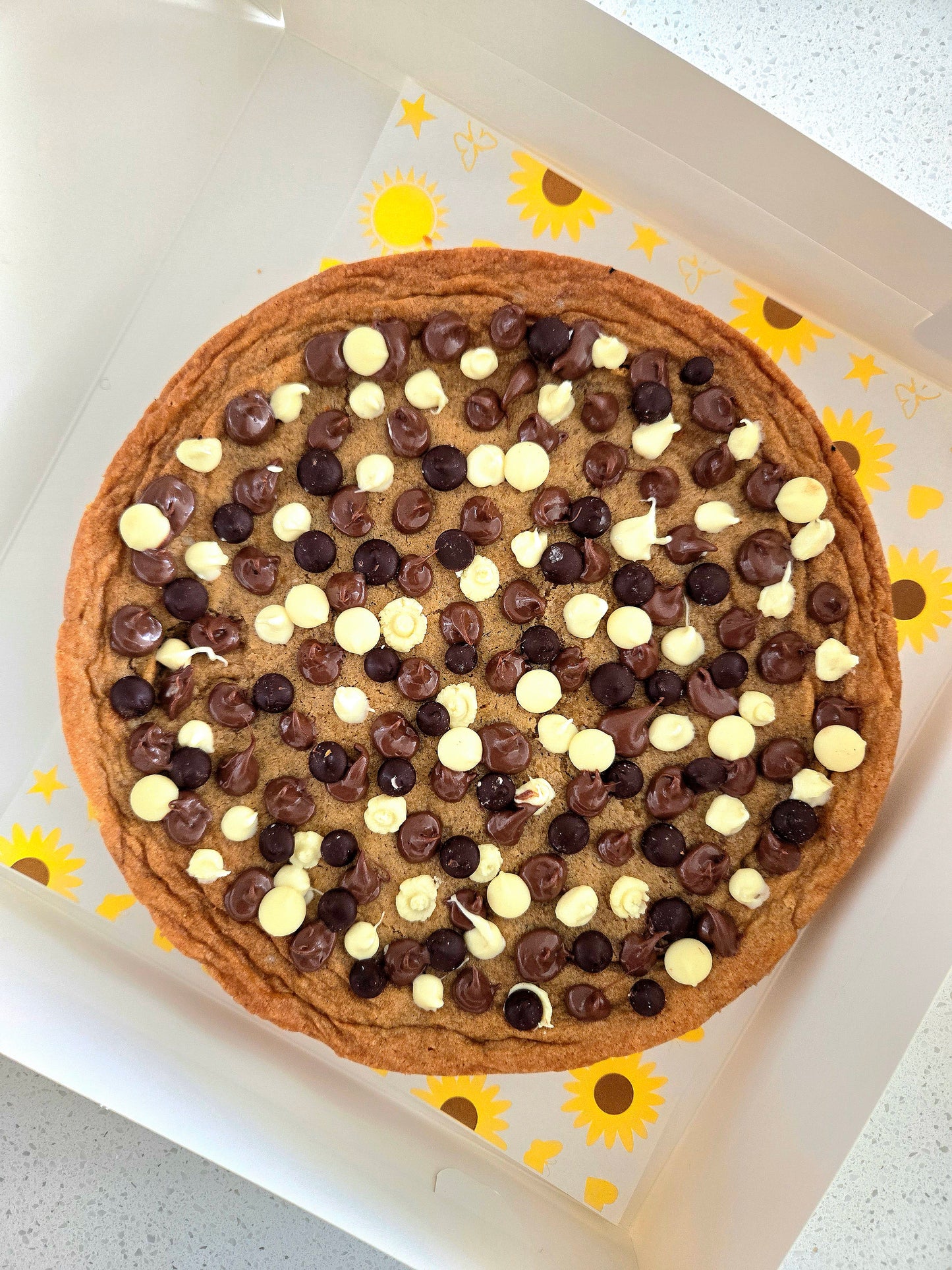 TROIS CHOCOLAT COOKIE-PIZZA (8 slices)