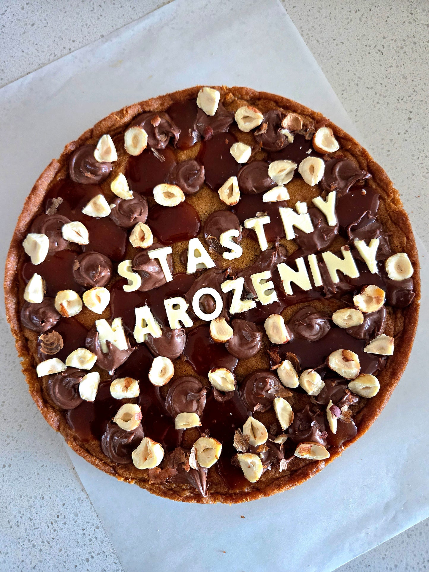 HAZELNUT CHOCO CARAMEL COOKIE-PIZZA (8 slices)